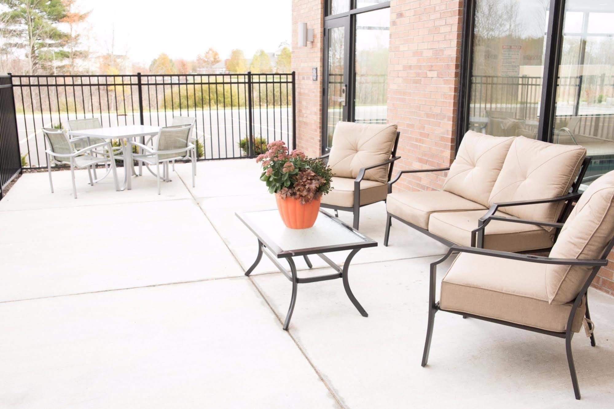 Hampton Inn & Suites Big Rapids, Mi Exteriör bild